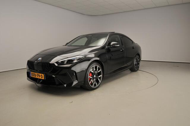 BMW 2-SERIE Gran Coupé 220 | M-Sportpakket | LED | Navigatie | Panoramadak | Stoelverwarming | Sportstoelen | DAB | Harman-kardon sound | Alu 19 inch