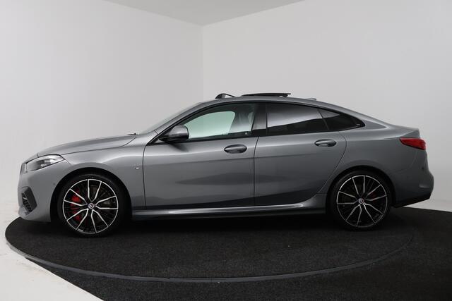 BMW 2-SERIE Gran Coupé 218i High Executive (PANORAMADAK, CAMERA, STOELVERWARMING, NAVIGATIE)