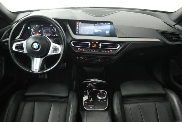 BMW 2-SERIE Gran Coupé 218i High Executive (PANORAMADAK, CAMERA, STOELVERWARMING, NAVIGATIE)