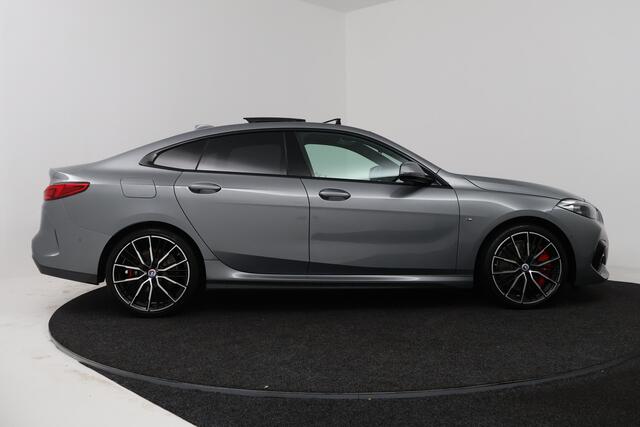 BMW 2-SERIE Gran Coupé 218i High Executive (PANORAMADAK, CAMERA, STOELVERWARMING, NAVIGATIE)