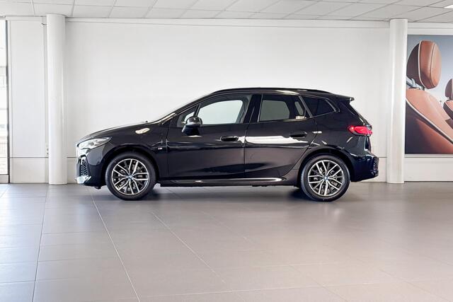 BMW 2-SERIE Active Tourer 225e xDrive | M Sport | Glazen Panoramadak | Harman Kardon | Stoelverwarming |