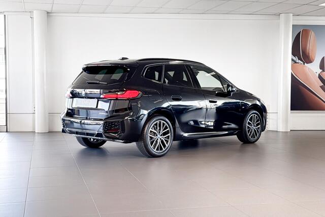BMW 2-SERIE Active Tourer 225e xDrive | M Sport | Glazen Panoramadak | Harman Kardon | Stoelverwarming |