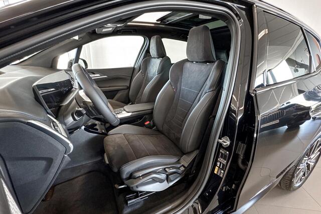 BMW 2-SERIE Active Tourer 225e xDrive | M Sport | Glazen Panoramadak | Harman Kardon | Stoelverwarming |