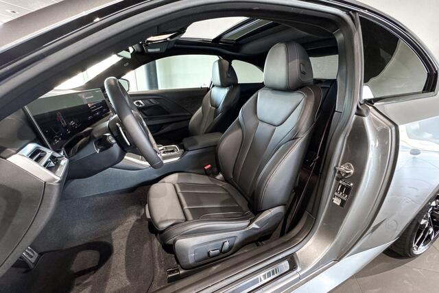 BMW 2-SERIE Coupé 220i | M Sport Pro | Glazen schuif-/kanteldak | Harman Kardon | Stoelverwarming | Comfort Access |