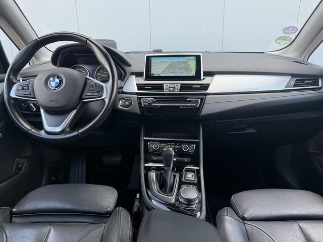 BMW 2-SERIE Active Tourer 220i High Executive Automaat Navigatie/Trekhaak.