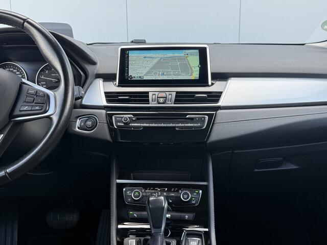 BMW 2-SERIE Active Tourer 220i High Executive Automaat Navigatie/Trekhaak.