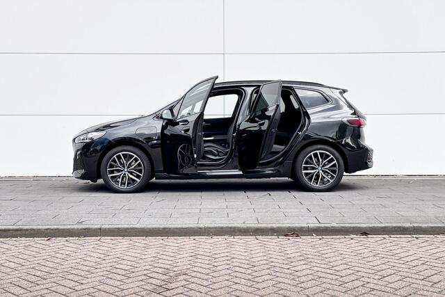 BMW 2-SERIE Active Tourer 225e xDrive | M-Sport | Stuurwielrand verwarmd | Glazen panoramadak |