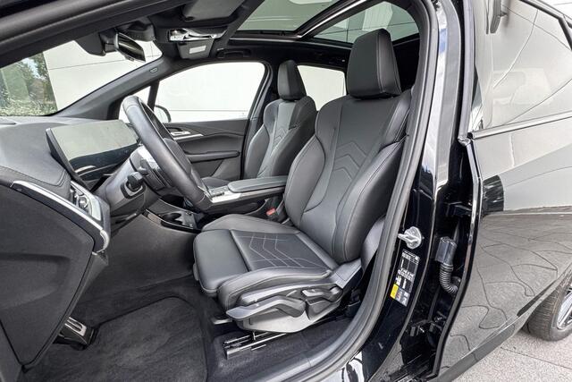 BMW 2-SERIE Active Tourer 225e xDrive | M-Sport | Stuurwielrand verwarmd | Glazen panoramadak |