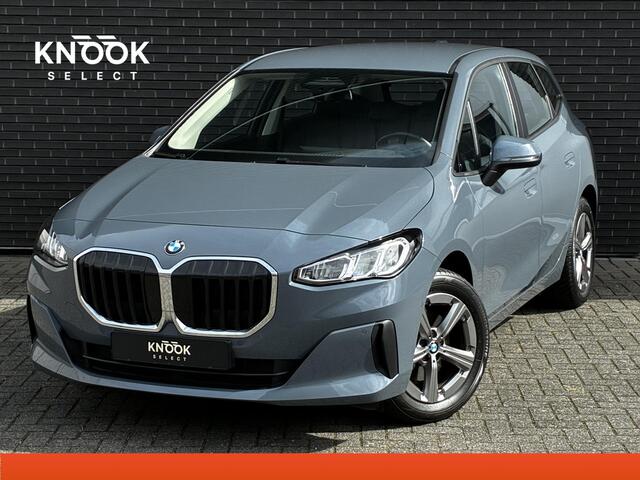 BMW 2-SERIE Active Tourer 220i Automaat / Live Cockpit Professional / Navigatiesysteem / Cruise Control / Leder / Achteruitrijcamera / DAB / Parkeersensoren voor + achter / LED / Climate Control