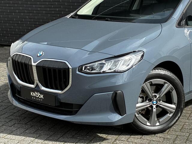 BMW 2-SERIE Active Tourer 220i Automaat / Live Cockpit Professional / Navigatiesysteem / Cruise Control / Leder / Achteruitrijcamera / DAB / Parkeersensoren voor + achter / LED / Climate Control
