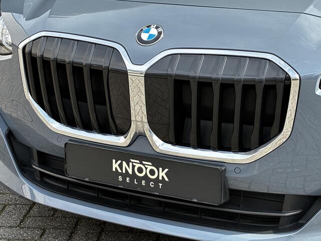 BMW 2-SERIE Active Tourer 220i Automaat / Live Cockpit Professional / Navigatiesysteem / Cruise Control / Leder / Achteruitrijcamera / DAB / Parkeersensoren voor + achter / LED / Climate Control