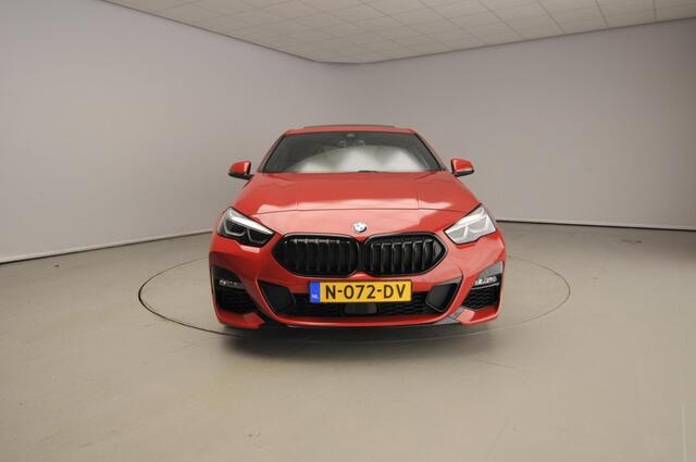 BMW 2-SERIE Gran Coupé 218i | M-Sportpakket | LED | Leder | HUD | Active cruise | M-Zetels | Panoramadak | Keyles go | DAB | Hifi speakers | Alu 19 inch