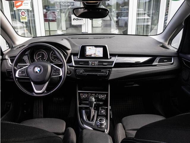 BMW 2-SERIE Active Tourer 218i Executive | Trekhaak | Sportstoelen | 17" Velgen |