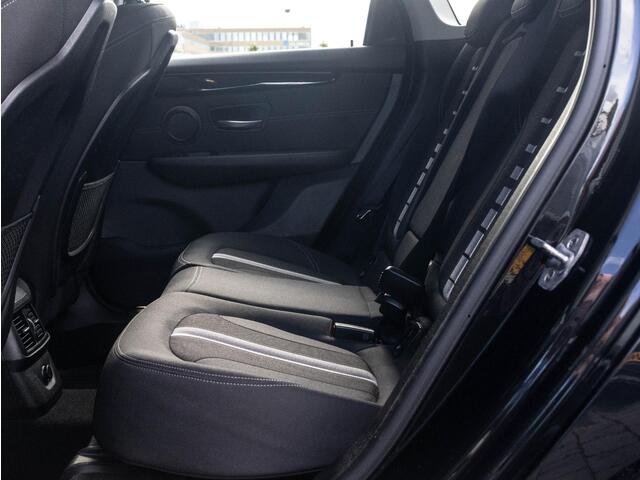 BMW 2-SERIE Active Tourer 218i Executive | Trekhaak | Sportstoelen | 17" Velgen |