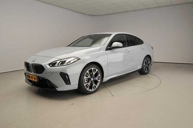 BMW 2-SERIE Gran Coupé 220 | M-Sportpakket | LED | Navigatie | Sportstoelen | Shadow line | DAB | Alu 18 inch