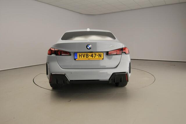 BMW 2-SERIE Gran Coupé 220 | M-Sportpakket | LED | Navigatie | Sportstoelen | Shadow line | DAB | Alu 18 inch