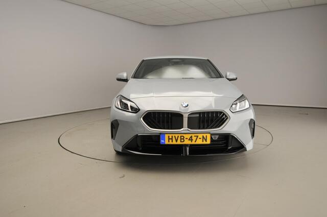 BMW 2-SERIE Gran Coupé 220 | M-Sportpakket | LED | Navigatie | Sportstoelen | Shadow line | DAB | Alu 18 inch