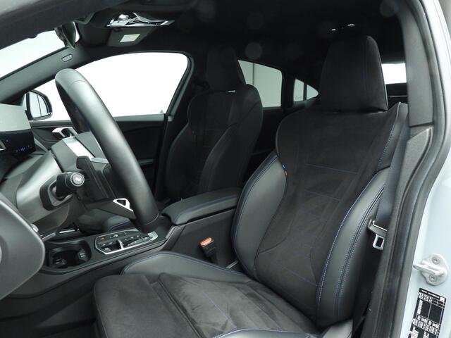 BMW 2-SERIE Gran Coupé 220 | M-Sportpakket | LED | Navigatie | Sportstoelen | Shadow line | DAB | Alu 18 inch