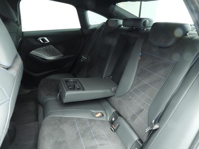 BMW 2-SERIE Gran Coupé 220 | M-Sportpakket | LED | Navigatie | Sportstoelen | Shadow line | DAB | Alu 18 inch