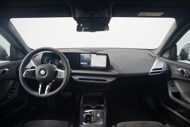 BMW 2-SERIE Gran Coupé 220 | M Sportpakket Pro | Harman Kardon | Elektrisch verstelbare stoelen | M Sportstoelen voor | Trekhaak