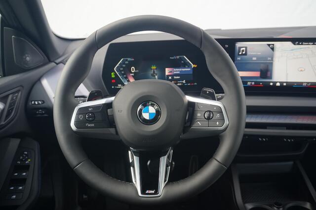 BMW 2-SERIE Gran Coupé 220 | M Sportpakket Pro | Harman Kardon | Elektrisch verstelbare stoelen | M Sportstoelen voor | Trekhaak