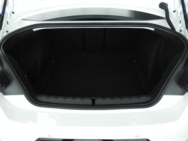 BMW 2-SERIE Coupé 218i | M-Sportpakket | LED | HUD | Sportstoelen | Trekhaak | Stoelverwarming | DAB | Hifi speakers | Alu 19 inch