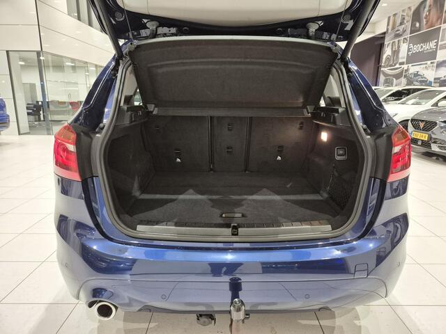 BMW 2-SERIE Active Tourer 218i High Executive Edition | Leder | Trekhaak | Camera | Stoelverwarming |