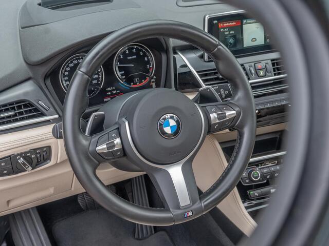 BMW 2-SERIE Active Tourer 220i High Executive | Pano | Afn trekhaak | Dealer onderhouden