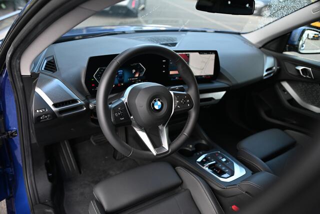 BMW 2-SERIE Gran Coupé 220 M Sport Automaat / Sportstoelen / Achteruitrijcamera / Stoelverwarming / Getint glas