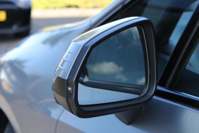 BMW 2-SERIE Active Tourer 220i M Sport Automaat / Trekhaak / Panoramadak / Sportstoelen / Comfort Access / Head-Up / Harman-Kardon / Getint glas