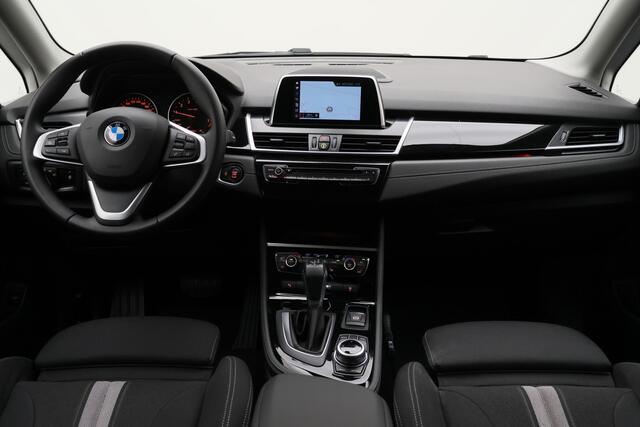 BMW 2-SERIE Active Tourer 218i Corporate Lease Executive LED, Camera, Navigatie, Stoelverwarming, PDC
