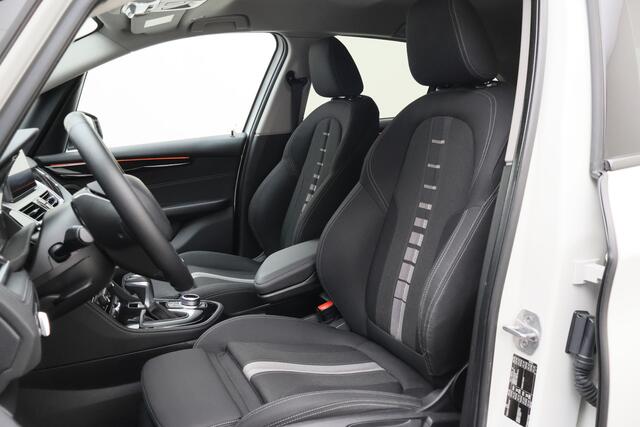 BMW 2-SERIE Active Tourer 218i Corporate Lease Executive LED, Camera, Navigatie, Stoelverwarming, PDC