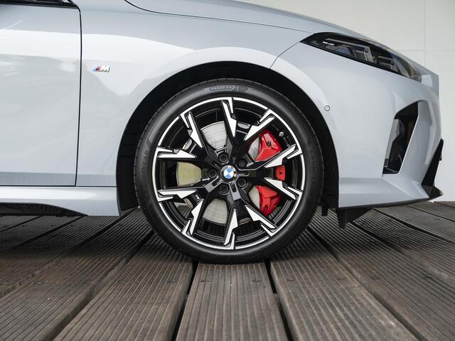 BMW 2-SERIE 220 Gran Coupe | M Sportpakket Pro | Comfort Access | Head Up Display | Harman Kardon | Driving Assistant Proffesional | Panoramadak | Stuurwielrand verwarmd | 19 inch