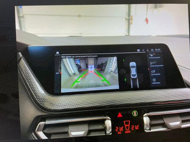 BMW 2-SERIE Gran Coupé 218i Introduction Ed Sport CAMERA / SPORTSTOELEN / LED / CARPLAY / DAB+