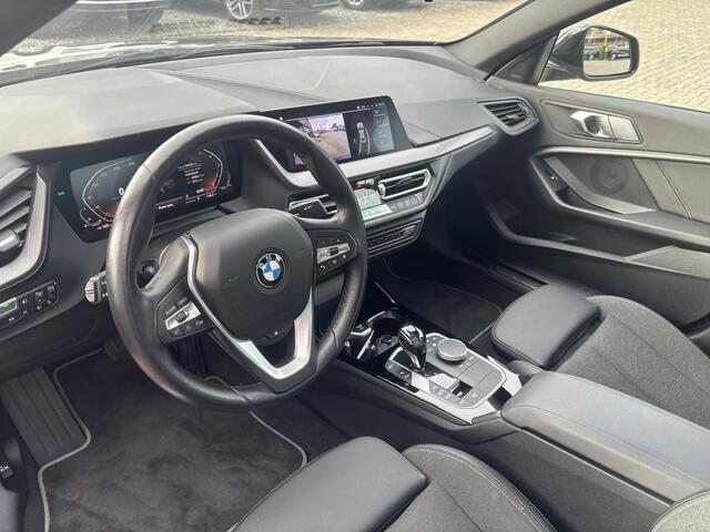 BMW 2-SERIE Gran Coupé 218i Executive Edition Automaat Panoramadak / Carplay / Camera
