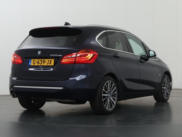 BMW 2-SERIE Active Tourer 225xe iPerformance High Executive | SOH 88% | HUD | Lederen Interieur | Navigatie | DAB | Parkeercamera | Stoelverwarming | Panoramadak | Harman/Kardon | LED | Elek. Achterklep |