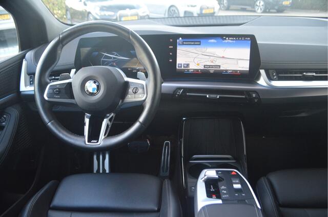 BMW 2-SERIE Active Tourer 218i M Sport Automaat / Sportstoelen / Achteruitrijcamera / Adaptieve LED / Comfort Access / M Adaptief onderstel