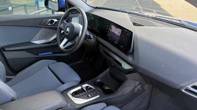 BMW 2-SERIE Gran Coupé 220 M Sport Automaat / Sportstoelen / Achteruitrijcamera / Stoelverwarming / Getint glas