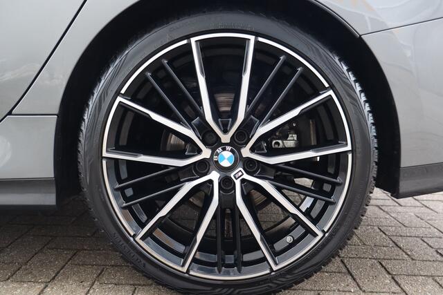 BMW 2-SERIE Gran Coupé 218i Business Edition M-Sport NL-Auto!! 19'' LM I Nav I Apple Car-Play
