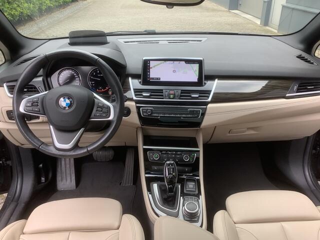 BMW 2-SERIE ACTIVE TOUR. AUT. Business Edition Plus I panorama I leder