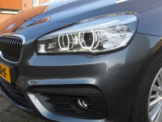 BMW 2-SERIE ACTIVE TOUR. 218i High Executive