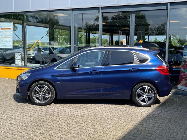 BMW 2-SERIE ACTIVE TOUR. 220I Cent. High Executive - schuif/kantel dak - leer - camera