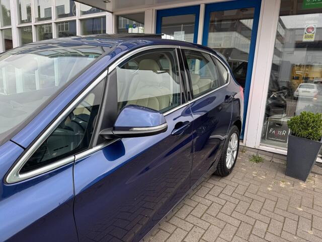 BMW 2-SERIE ACTIVE TOUR. 220i Active Tourer Essential I Panoramadak I Camera I HUD I Xeno
