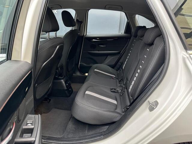 BMW 2-SERIE ACTIVE TOUR. 218i Centennial Automaat