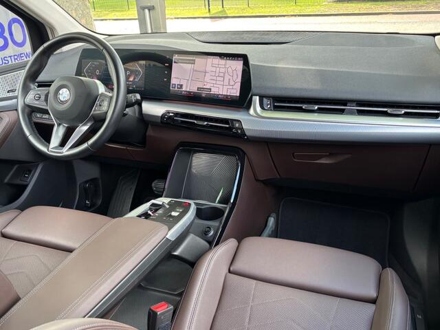 BMW 2-SERIE ACTIVE TOUR. 220i 170pk Luxury Line Harman Kardon Leder Automaat