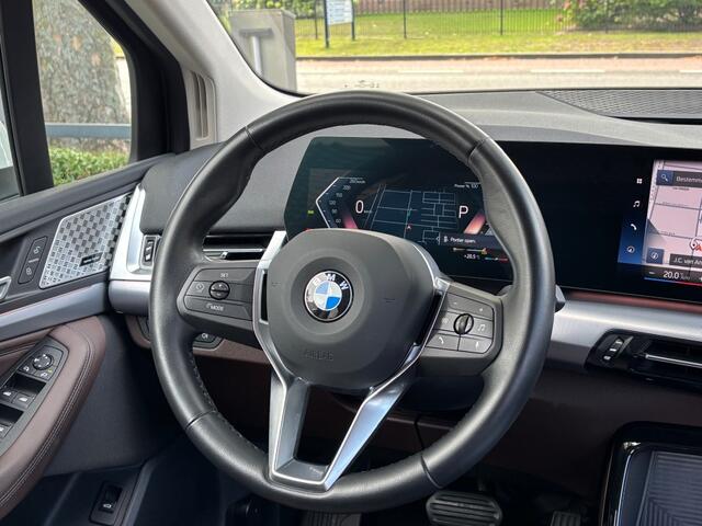 BMW 2-SERIE ACTIVE TOUR. 220i 170pk Luxury Line Harman Kardon Leder Automaat
