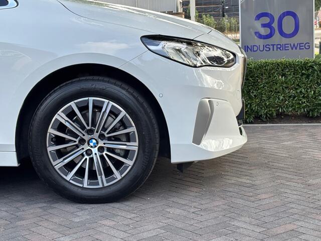 BMW 2-SERIE ACTIVE TOUR. 220i 170pk Luxury Line Harman Kardon Leder Automaat