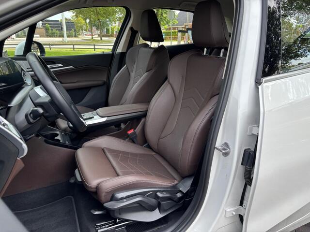 BMW 2-SERIE ACTIVE TOUR. 220i 170pk Luxury Line Harman Kardon Leder Automaat