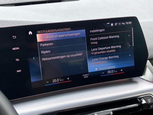 BMW 2-SERIE ACTIVE TOUR. 220i 170pk Luxury Line Harman Kardon Leder Automaat