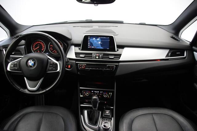 BMW 2-SERIE ACTIVE TOUR. 218i High Executive Automaat - Navi, Cruise, Clima, Stoelverw. Leer, Harman/Kardon